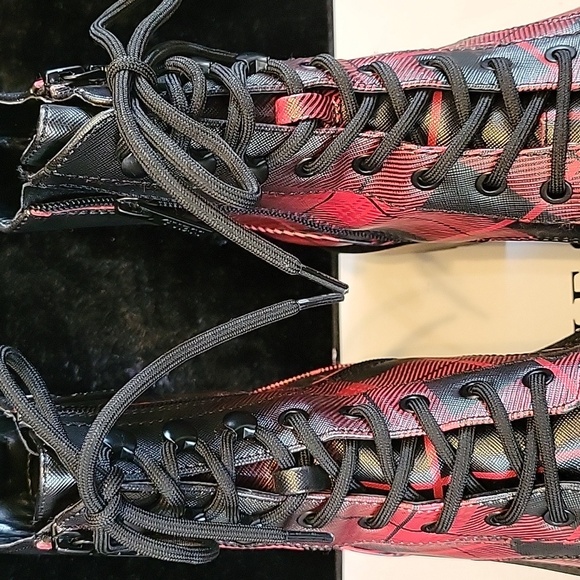 GUESS Red and Black Plaid Boots New In Box - Picture 9 of 16